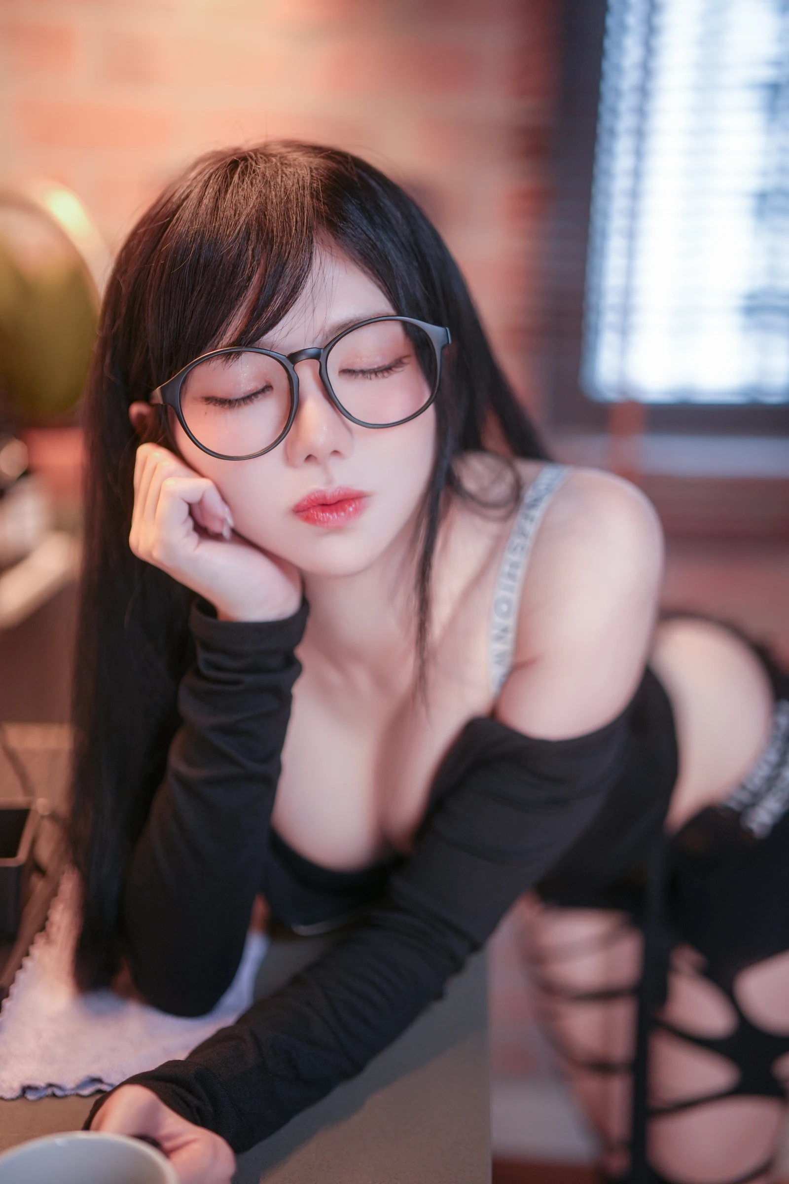 Sally-Dorasnow---RAINY-LAUNDRY-DAY-[60P-956MB]-6.webp
